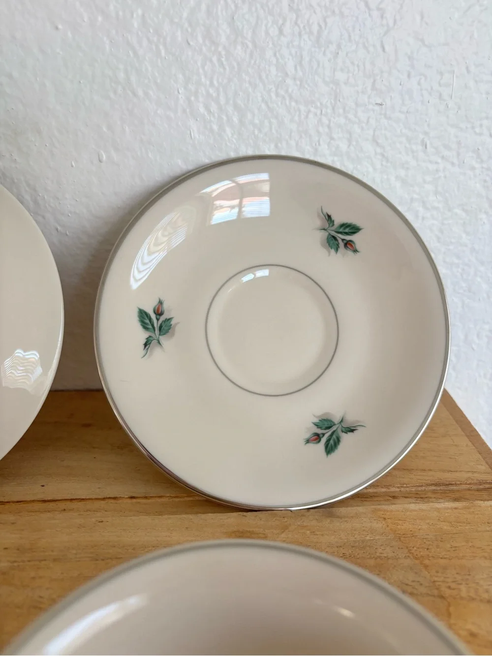 Fleetwood Fine China 4-Piece Tea Cups & Saucers Set